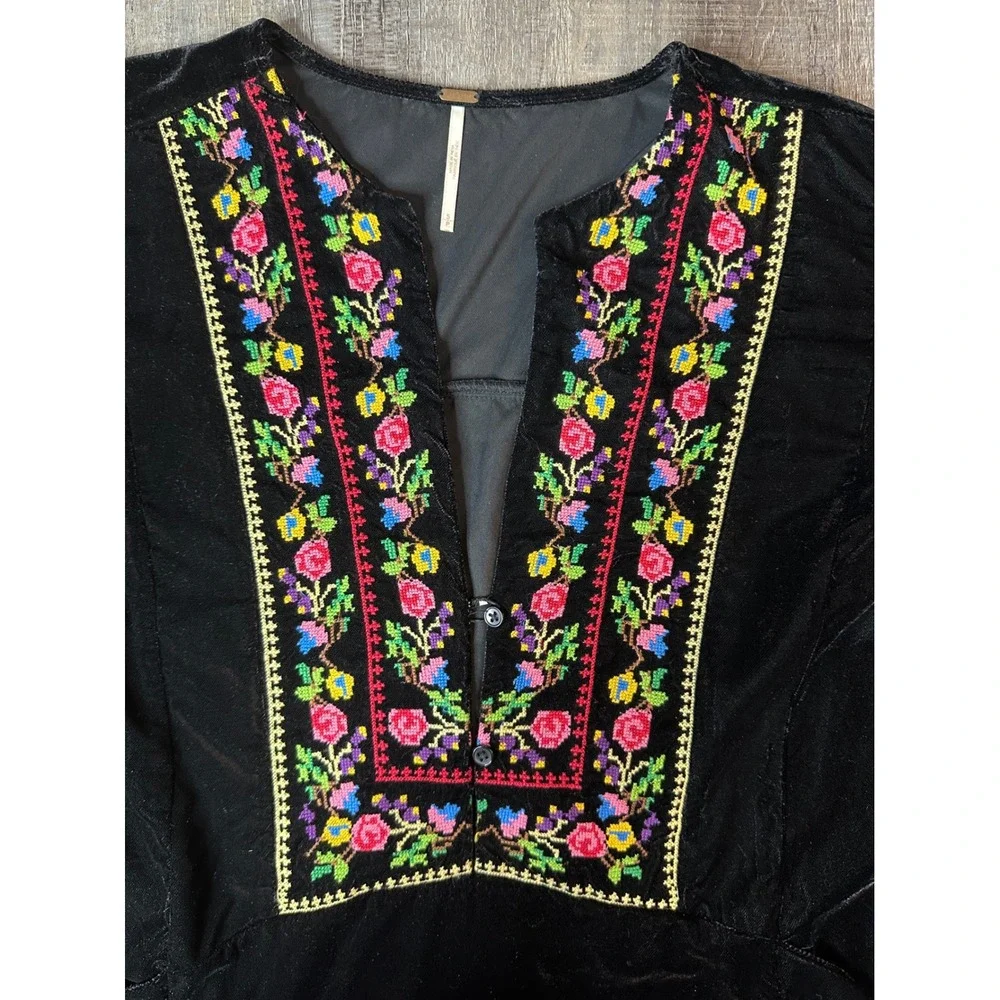 Free People Black Velvet Embroidered Floral Tunic Top V-Neck Long Sleeve Small